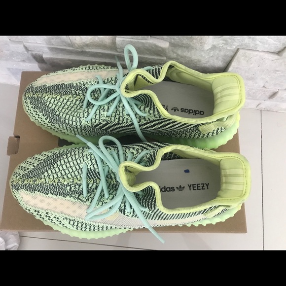 Yeezy Boost 350 V2 - Picture 2 of 6